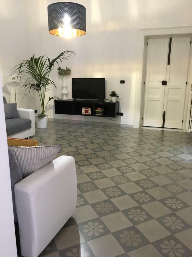 Maison Flores Μπάρι Εξωτερικό φωτογραφία